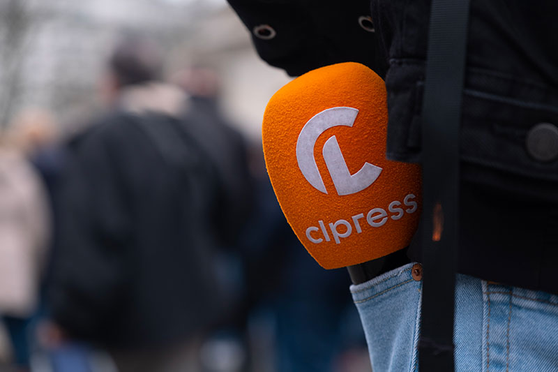 Micro orange avec le logo CLPRESS