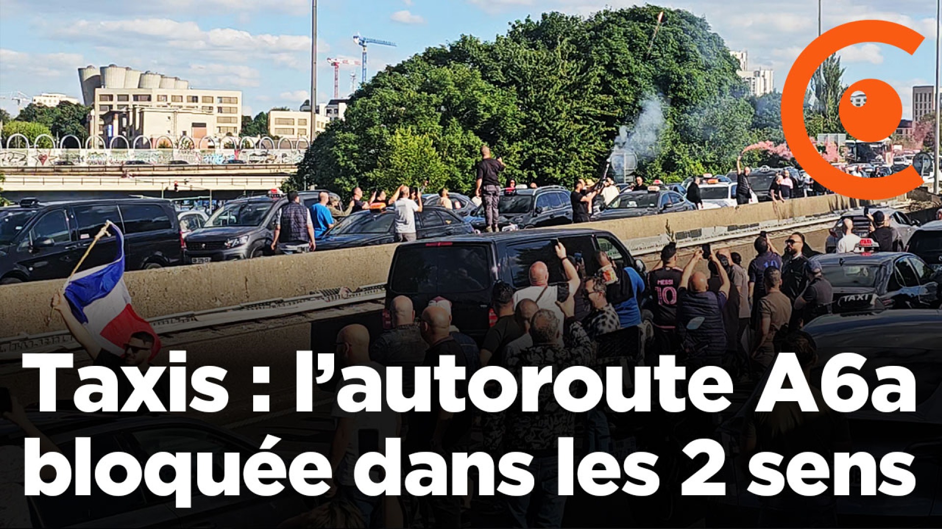 Taxis en grève : l'autoroute A6a bloquée dans les deux sens