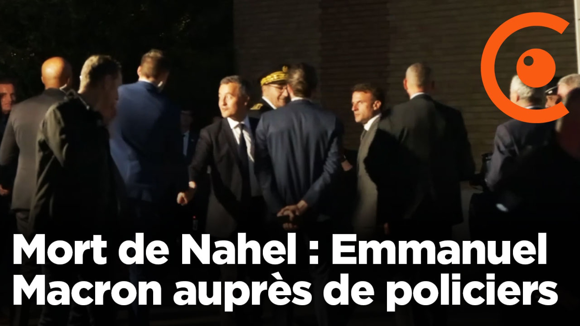 Mort de Nahel: visite surprise d'Emmanuel Macron avec des policiers 