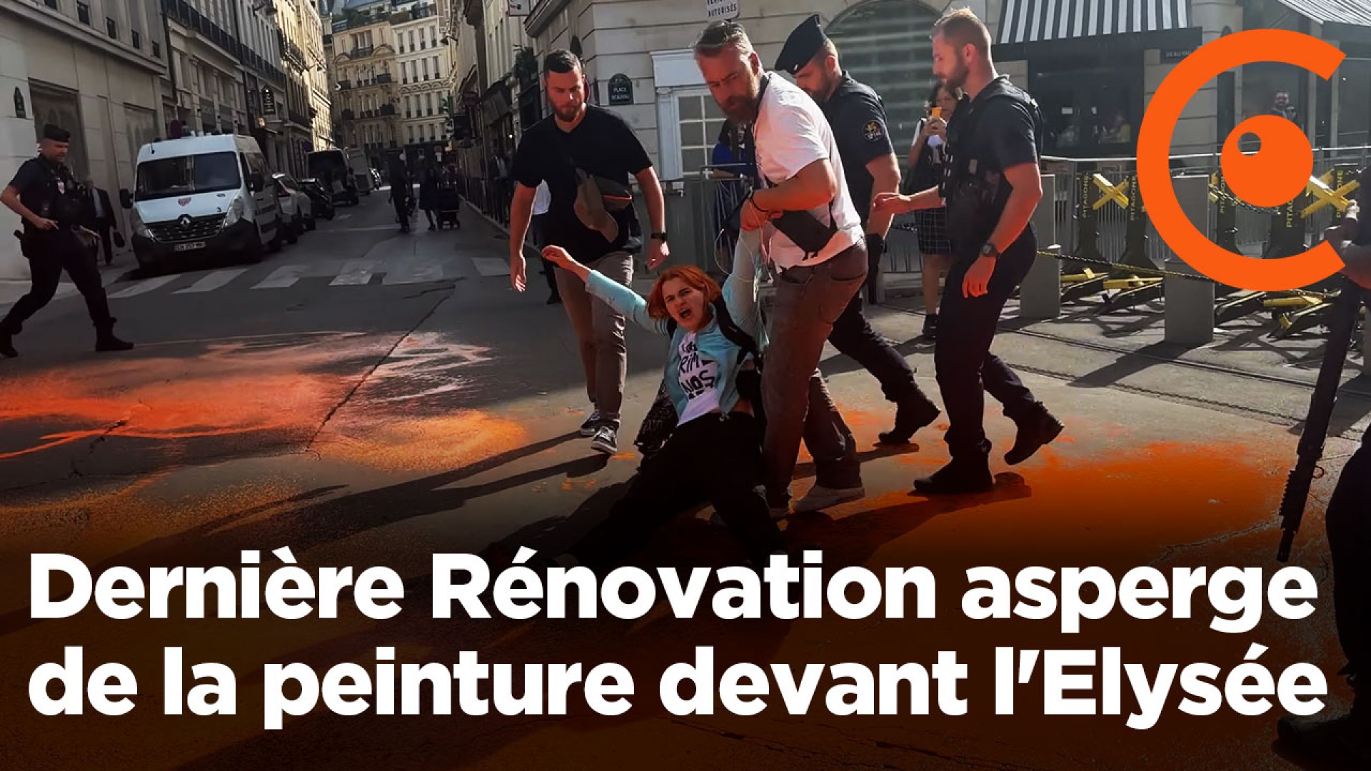 Dernière rénovation déverse de la peinture orange devant le Palais de l’Elysée