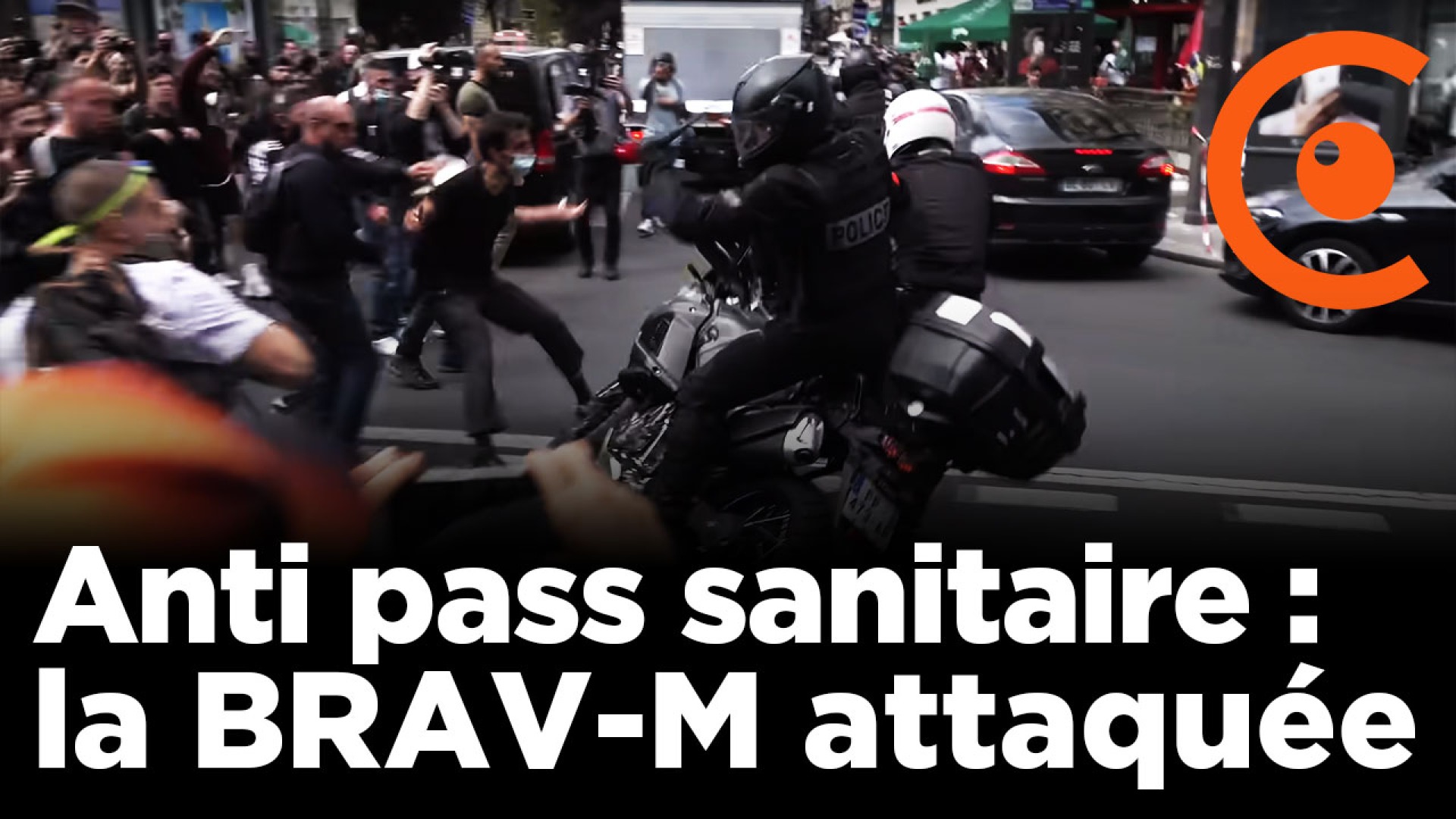 Manifestation anti pass-sanitaire : BRAV-M attaquée, une moto au sol 