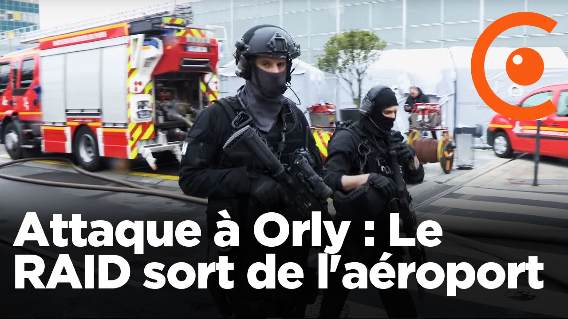Attaque à Orly : Le RAID sort de l'aéroport après l'attaque 