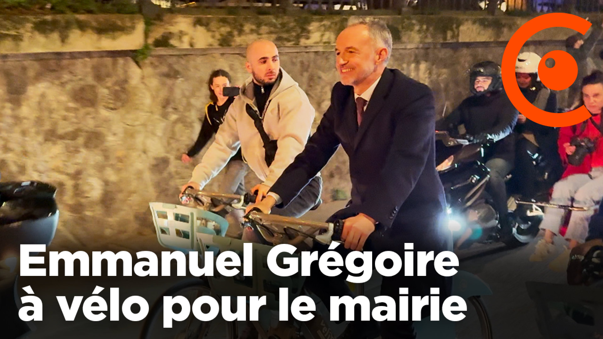 Municipal in Paris: Emmanuel Grégoire rides his bike to Paris City Hall after his victory in the municipal elections