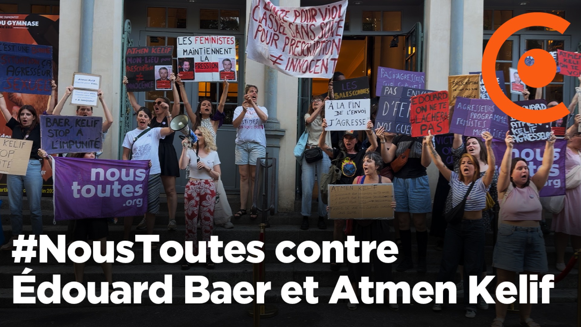 Action de #NousToutes contre Edouard Baer et Atmen Kelif devant le théâtre du Gymnase