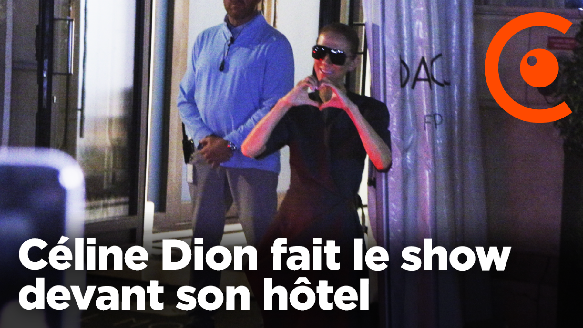 Céline Dion fait le show devant son hôtel au milieu de la nuit