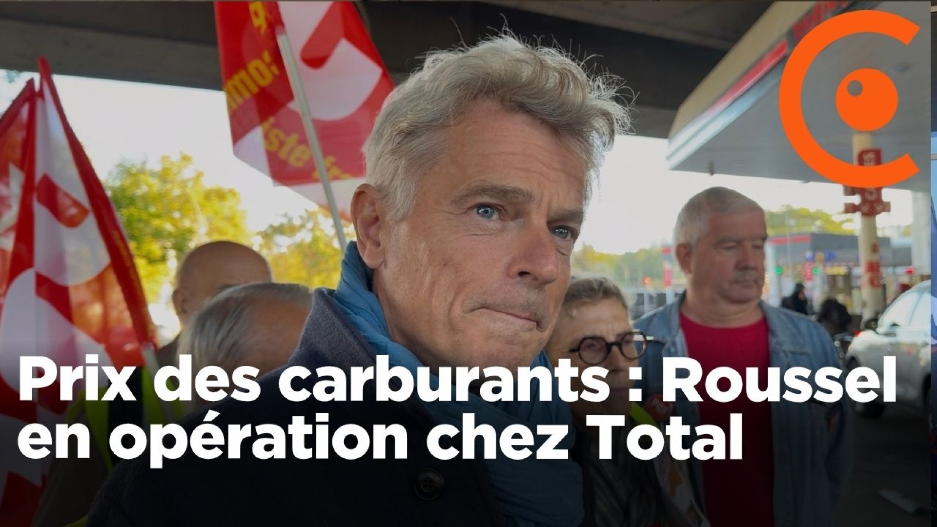 Prix des carburants : Fabien Roussel en tractage chez Total