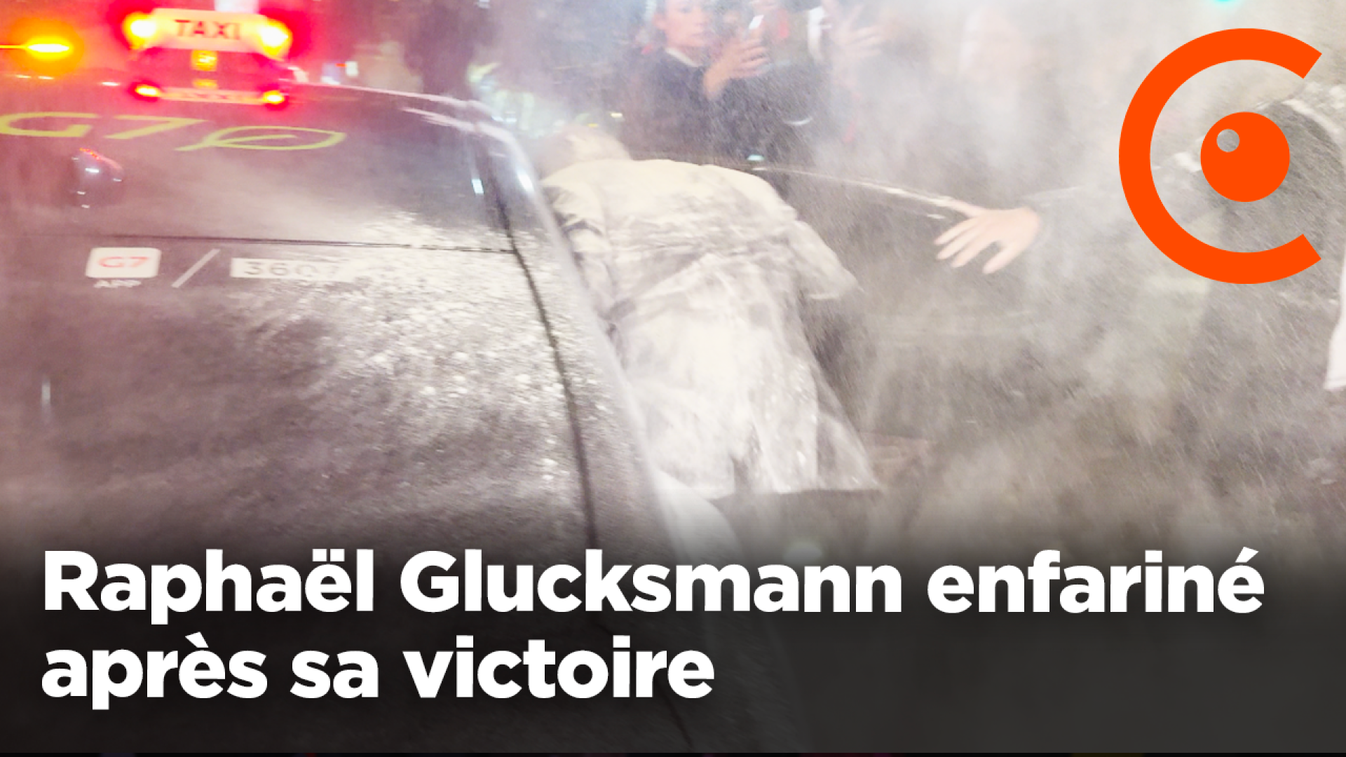 Raphaël Glucksmann enfariné après sa  soirée de victoire à la primaire de la gauche.