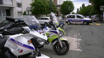 Deux policiers percutés par un automobiliste 