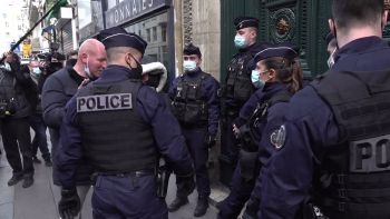 Manifestation devant le restaurant clandestin de Chalençon