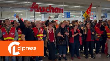 La CGT manifeste dans le centre commercial des 4 Temps