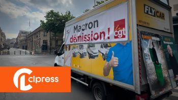 Retraites : Des camions de la CGT devant le Palais de l'Élysée 