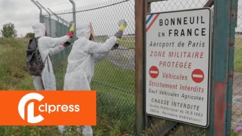 Des militants sur le tarmac du Bourget pour y planter des arbres