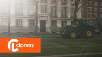 Un tracteur isolé tente de rejoindre Paris et se fait escorter par la police