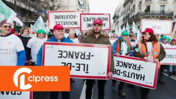 Manifestation des agriculteurs de la FNSEA et JA en direction du Salon de l'Agriculture