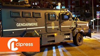 Two Centaure armored vehicles to protect the police station in La Courneuve