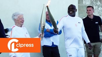 JO Paris 2024: premier relais de la flamme olympique à Marseille