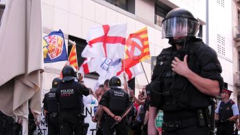 Attentat à Barcelone : tensions entre antifascistes et identitaires.