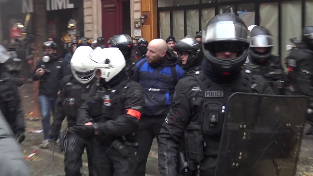 December 5th strike: tensions and incidents disrupt the demonstration.