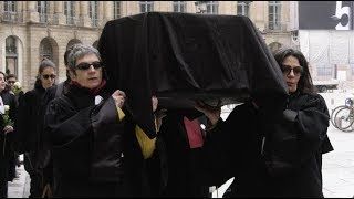 Retirement/49-3: lawyers symbolically bury justice