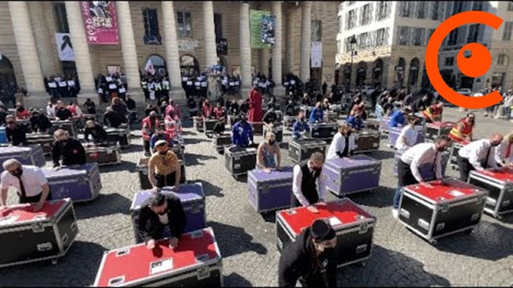 Flashmob in front of the Odéon Theatre