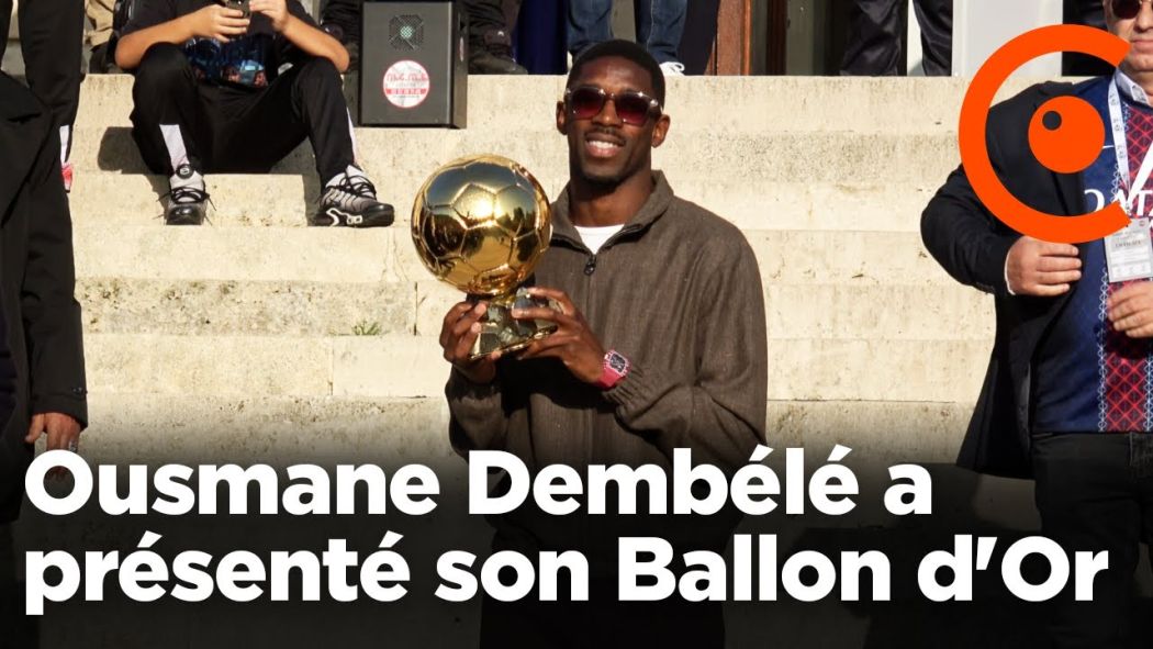 Ousmane Dembélé a présenté son Ballon d'Or à Évreux