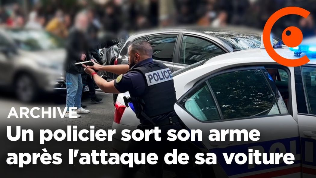 Manif violences policières : un policier sort son arme, après l'attaque de sa voiture de police