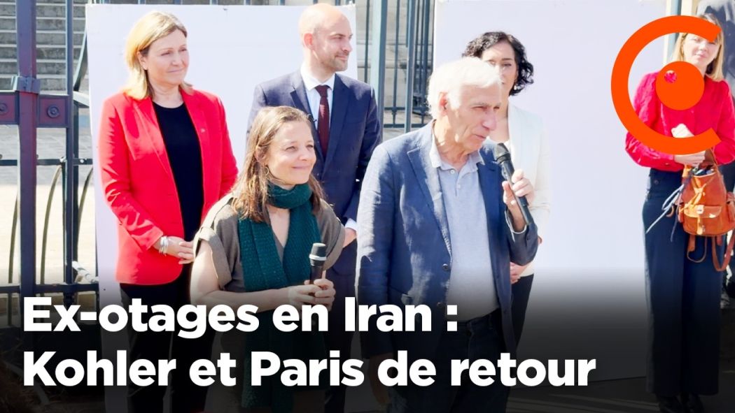 Cécile Kohler and Jacques Paris, former hostages in Iran, take down their portraits in front of the National Assembly.