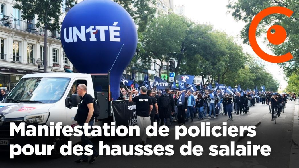 Police officers demonstrate for pay increases