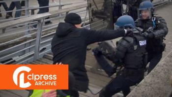 Christophe Dettinger, the Yellow Vests boxer, against a gendarme during Act 8