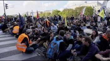 Climat : Extinction Rébellion bloque la Place du Châtelet 