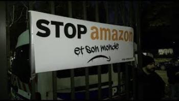 Black Friday : Action de ATTAC devant le siège de Amazon 