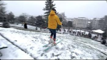 Paris transformé en station de ski a cause de la neige