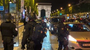 Fête de la musique : évacuation sous tensions des Champs-Élysées