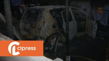 Émeutes: la maison d'un maire visée par une voiture bélier en feu 