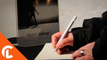 Mort de Johnny Hallyday : des livres d'or à Bercy pour les fans