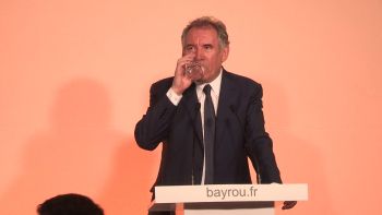 Conférence de presse de Bayrou après son départ du gouvernement Macron 