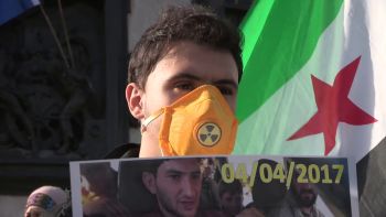 Rassemblement après l'attaque au gaz en Syrie