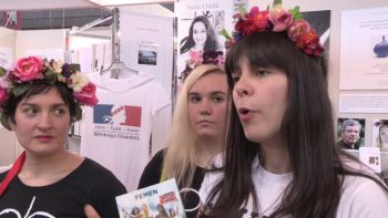 Salon du livre : Nabilla, FEMEN, Yann Moix, Ségolène Royale 