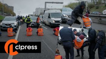 Blocage du périphérique Porte de Sèvres par les militants de Dernière Rénovation