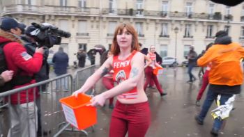 Action des Femen contre la "Marche pour la vie" 