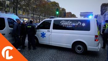 Les ambulanciers bloquent les Champs Elysées