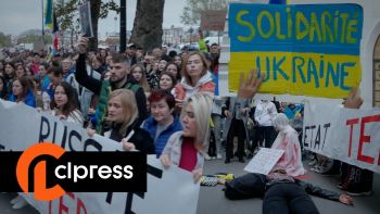 Manifestation pour l'Ukraine devant le centre culturel Russe