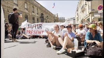Climat : des militants au pied du Palais de L'Élysée 